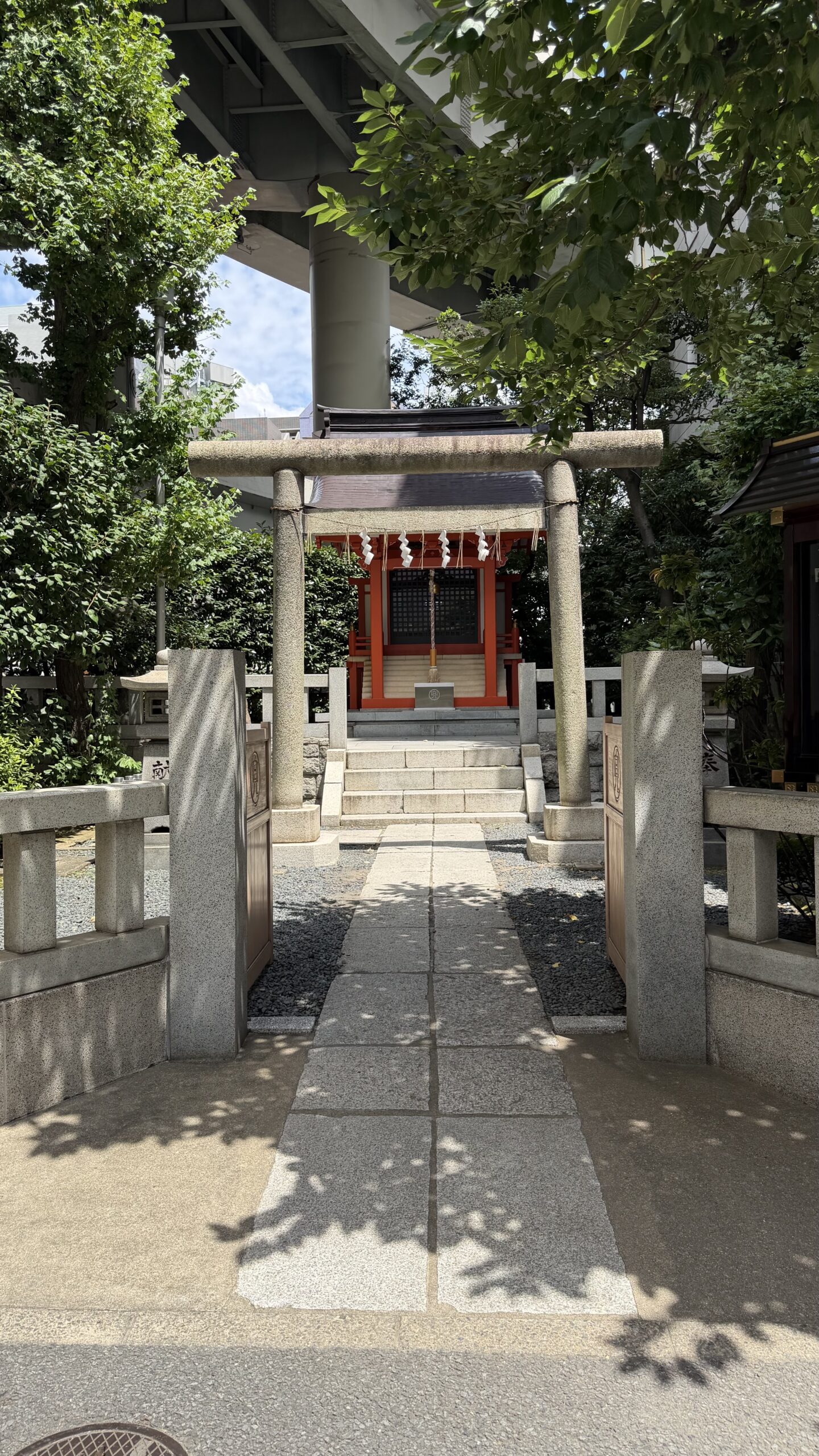 兜神社の境内