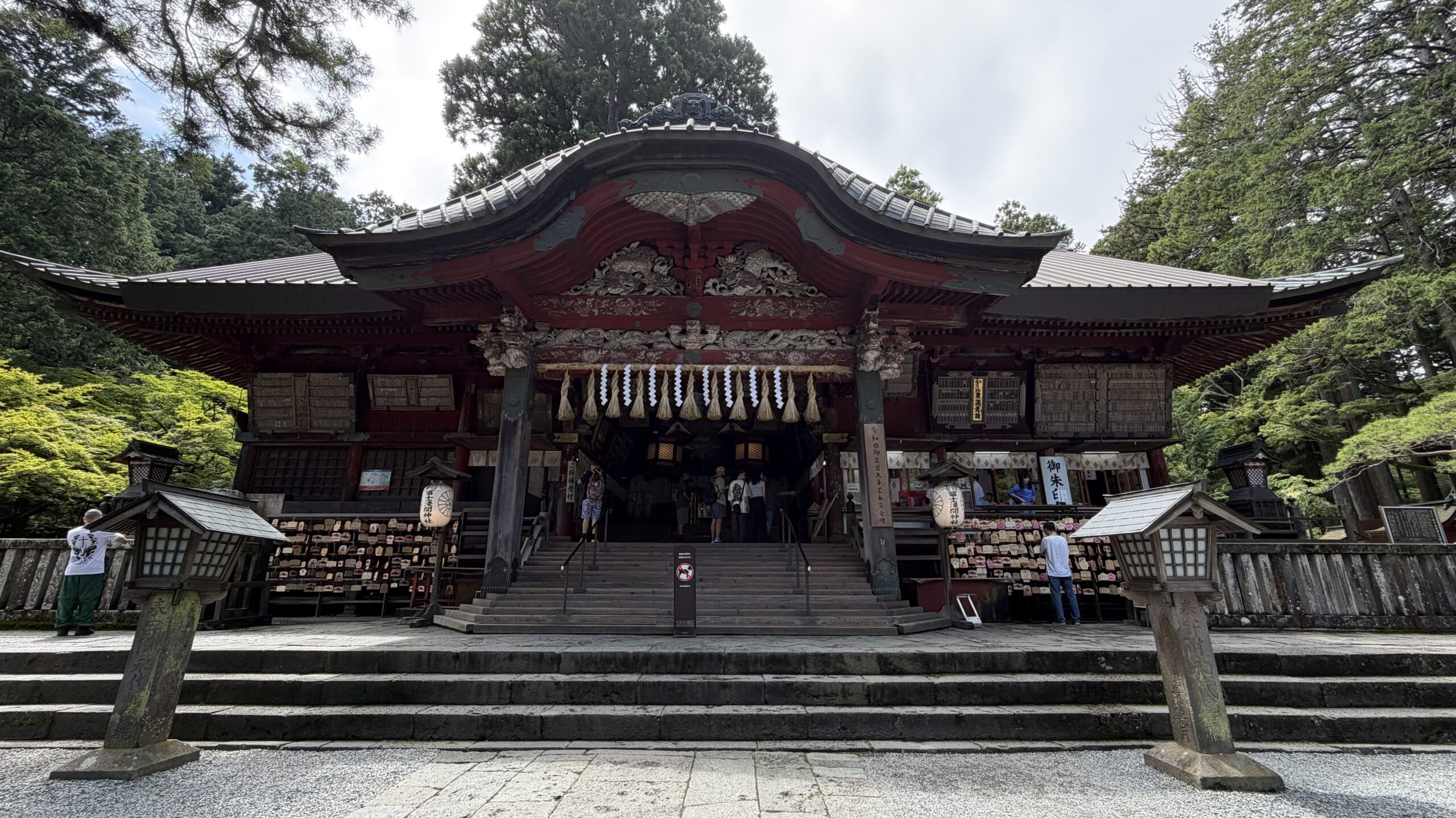 北口本宮冨士浅間神社の拝殿